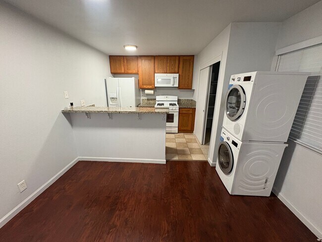 Building Photo - Charming 2 Bed 1 Bath Unit in Sacramento