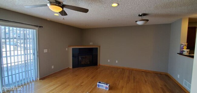 Foto del edificio - 2 br, 1.5 bath Townhome - 18638 Jonesboro Ct