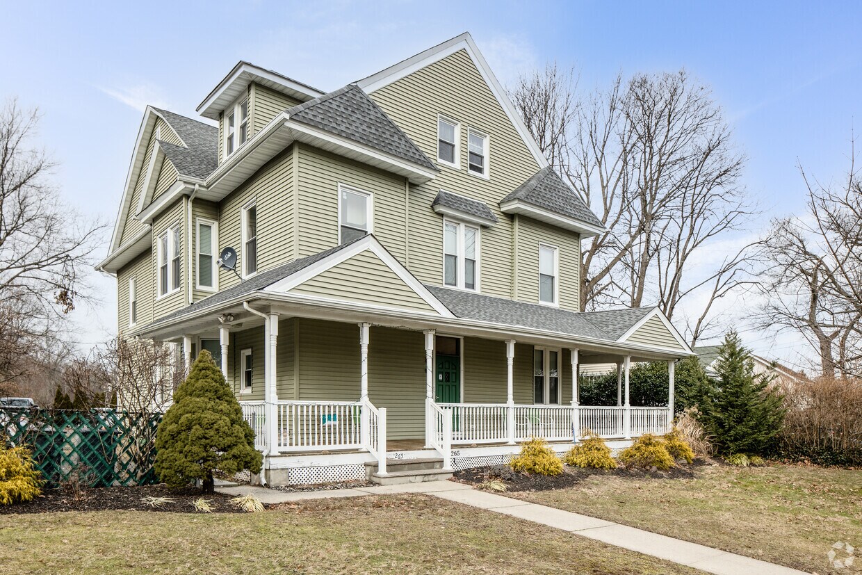 Exterior - Plaza House