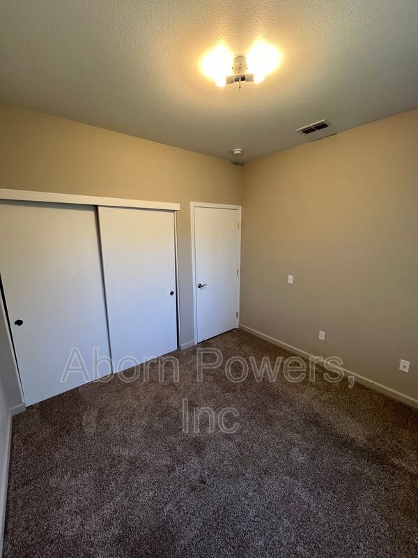 Building Photo - 626 Pearl Pl