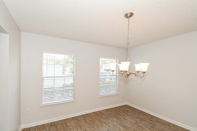 Building Photo - 14139 Crestwick Dr W