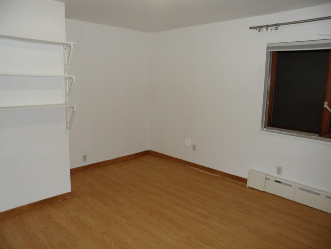 Building Photo - 726 Leonard St