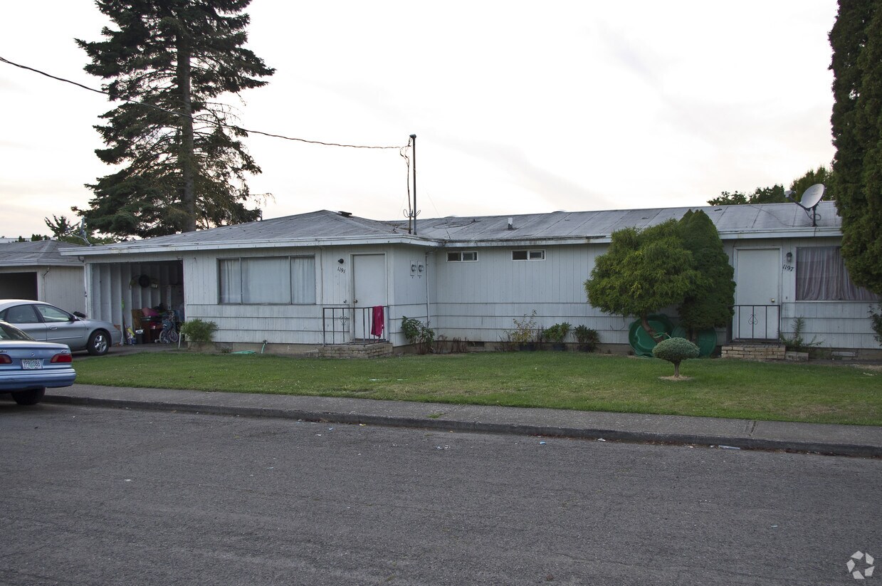 Primary Photo - 1191-1197 Kennedy St