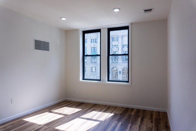 Foto del edificio - 576 Newark Ave