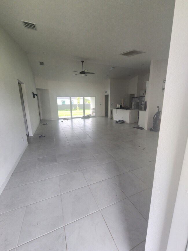 Foto del edificio - 2725 SW 5th St