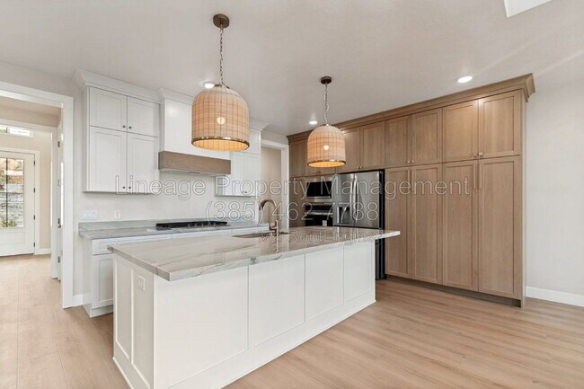 Foto del edificio - 707 N 1540 E