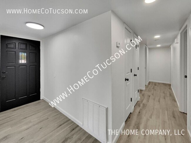 Building Photo - 3512 S Chesin Dr
