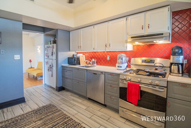 Photo - 844 W Lakeside Pl Apartment