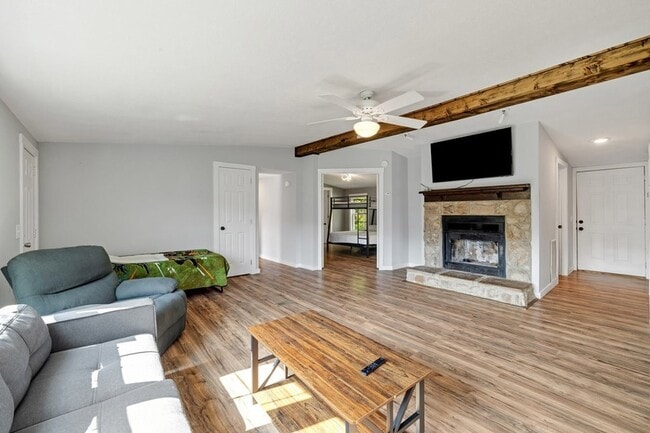 Building Photo - 1330 Old Northcutt Rd