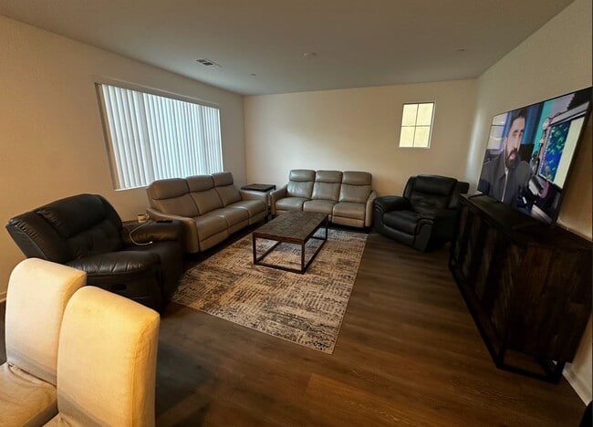 Building Photo - 2206 Yuzu St
