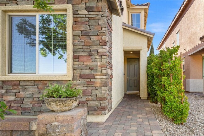 Foto del edificio - Entertainer's Dream 4Bd Home with Designer Finishes & Outdoor Kitchen