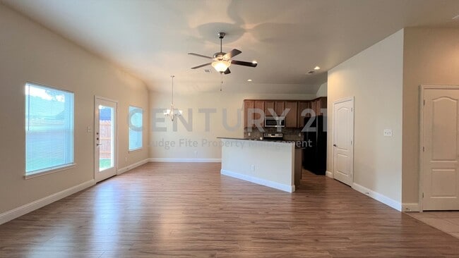 Photo - Wonderful 3/2.5/2 in Fantastic Lake Dallas Location For Rent! House