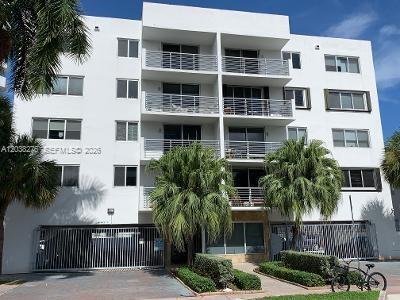Building Photo - 1605 Bay Rd
