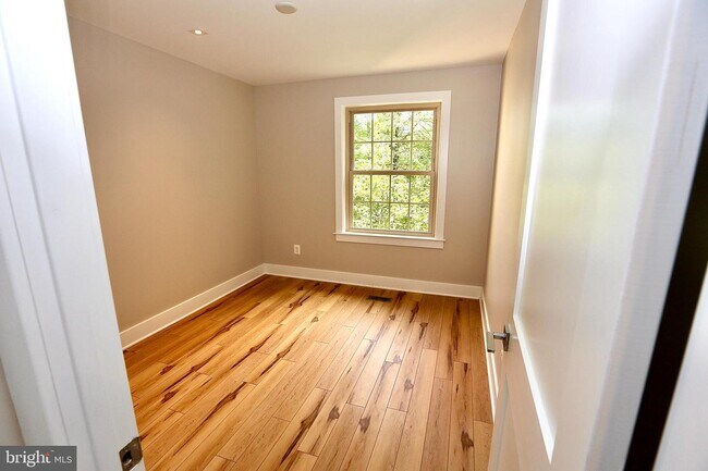 Building Photo - 6 Cross Falls Way