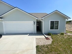 Building Photo - 611 Wildoak Pl