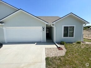 Building Photo - 611 Wildoak Pl