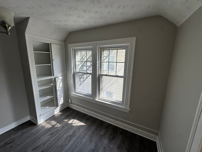 Building Photo - 1335 West Blvd