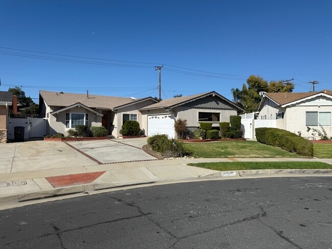 Foto del edificio - 22601 Iris Ave