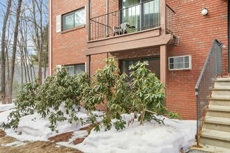 Building Photo - 318 Codman Hill Rd