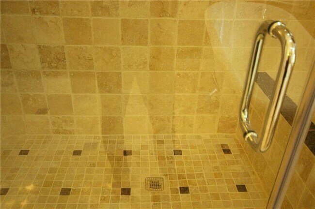 Building Photo - 3614 Robinson Walk Dr