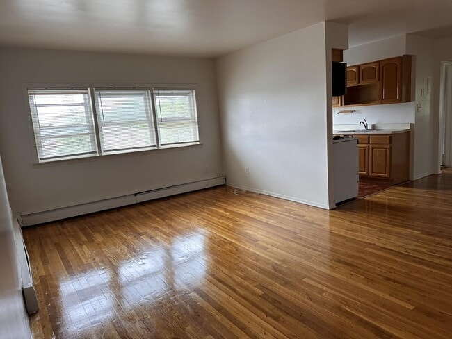 Building Photo - 464 N Corona Ave