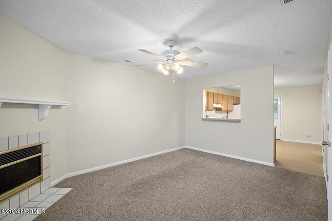 Building Photo - 987 W Pueblo Dr