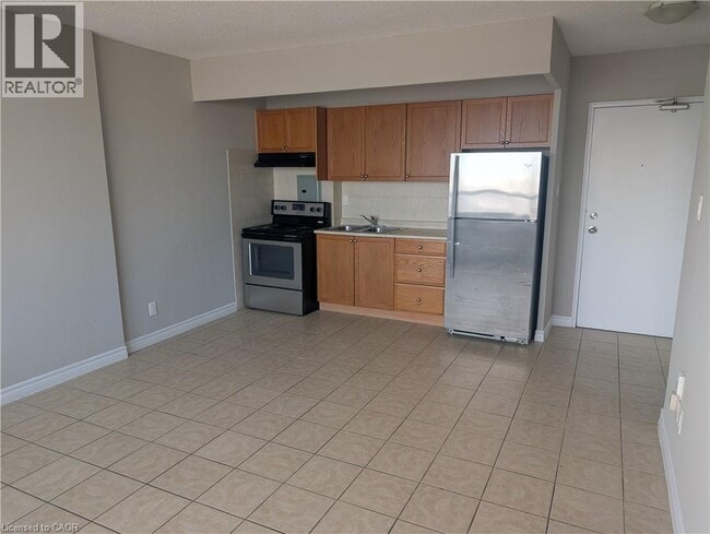 Building Photo - 468 Ottawa St N