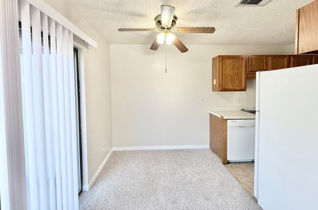 Building Photo - Charming 2-Bedroom Apartment - Prime Location