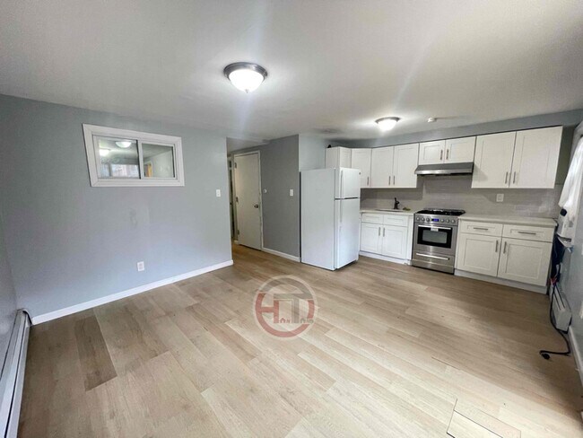 Building Photo - 2076 Matthews Ave