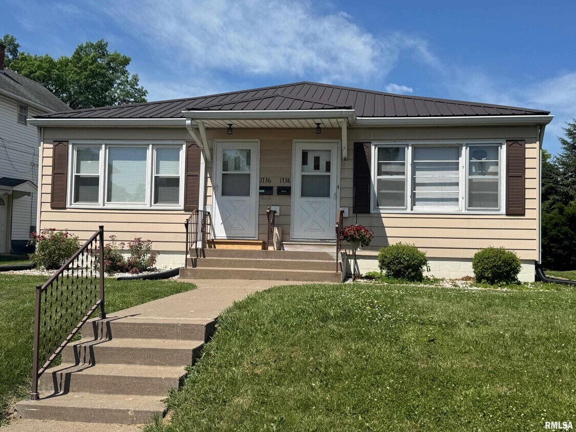 Foto principal - 1736 Davie St