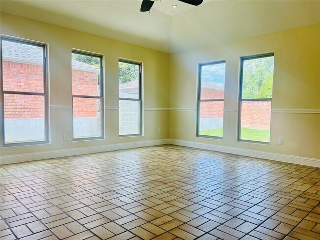 Foto del edificio - 8814 Beau Monde Dr