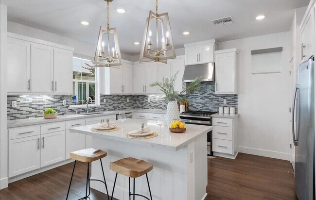 Building Photo - $5,700 | Stunning 5BR/4.5BA Model-Like Home in Newark's Bridgeway Community!