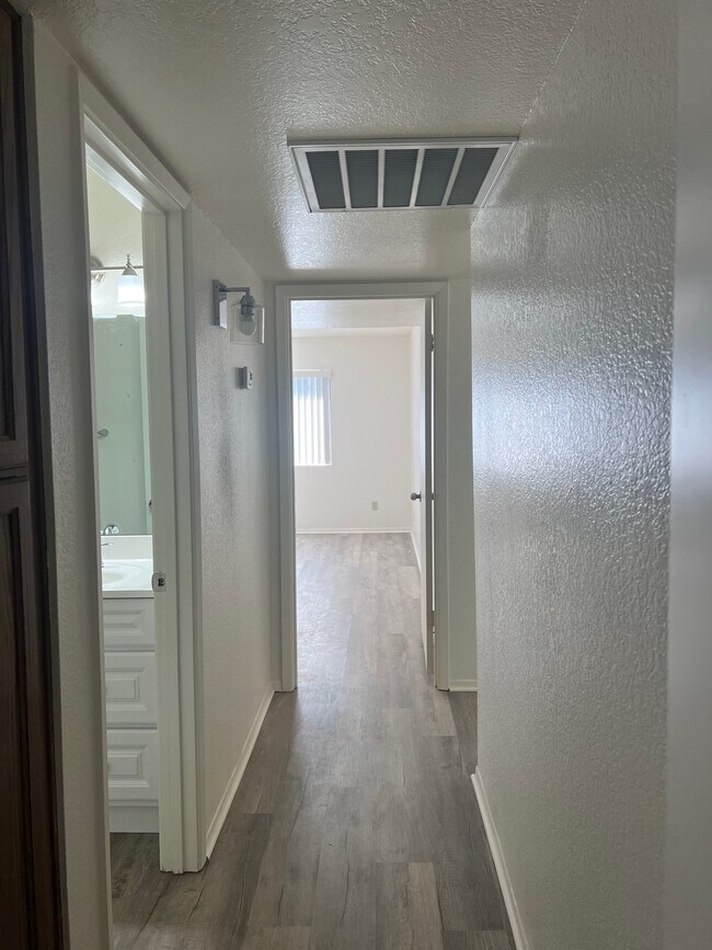 Foto del edificio - 8257 W Santa Cruz Blvd