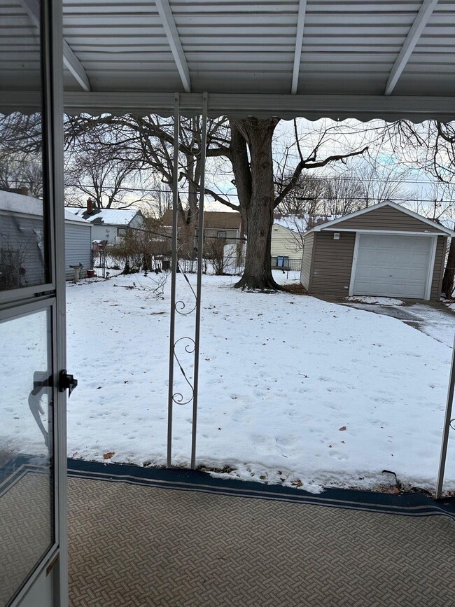 Foto del edificio - 3340 Dudley St