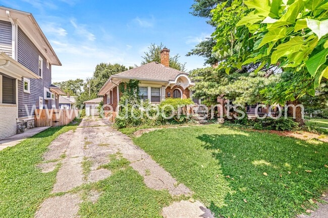 Building Photo - Coming Soon! 2 Bedroom/ 1.5 Bath Forest Hi...