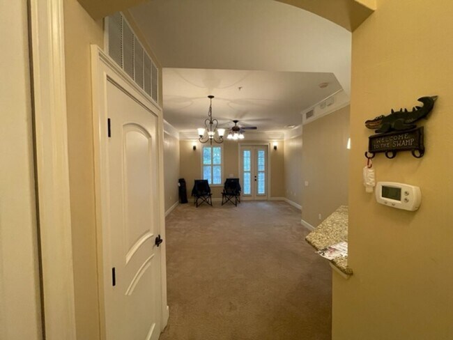 Foto del edificio - Lovely 2 Bedroom Condo in Jackson Square