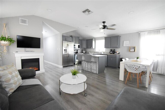 Foto del edificio - 221 E Cypress St