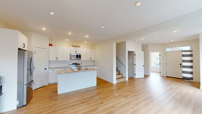 Building Photo - 10321 B-103149 149 Ave