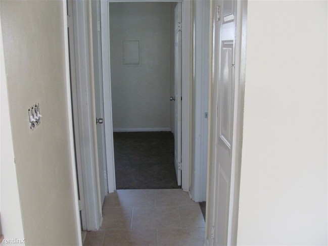 Building Photo - 312 Ashlawn Dr