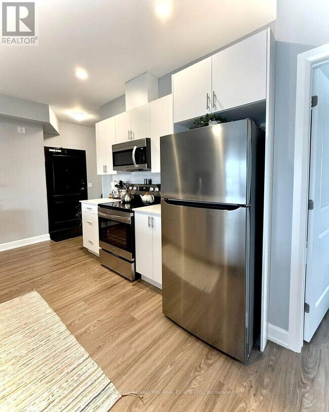 Building Photo - 2396 Cléroux Crescent