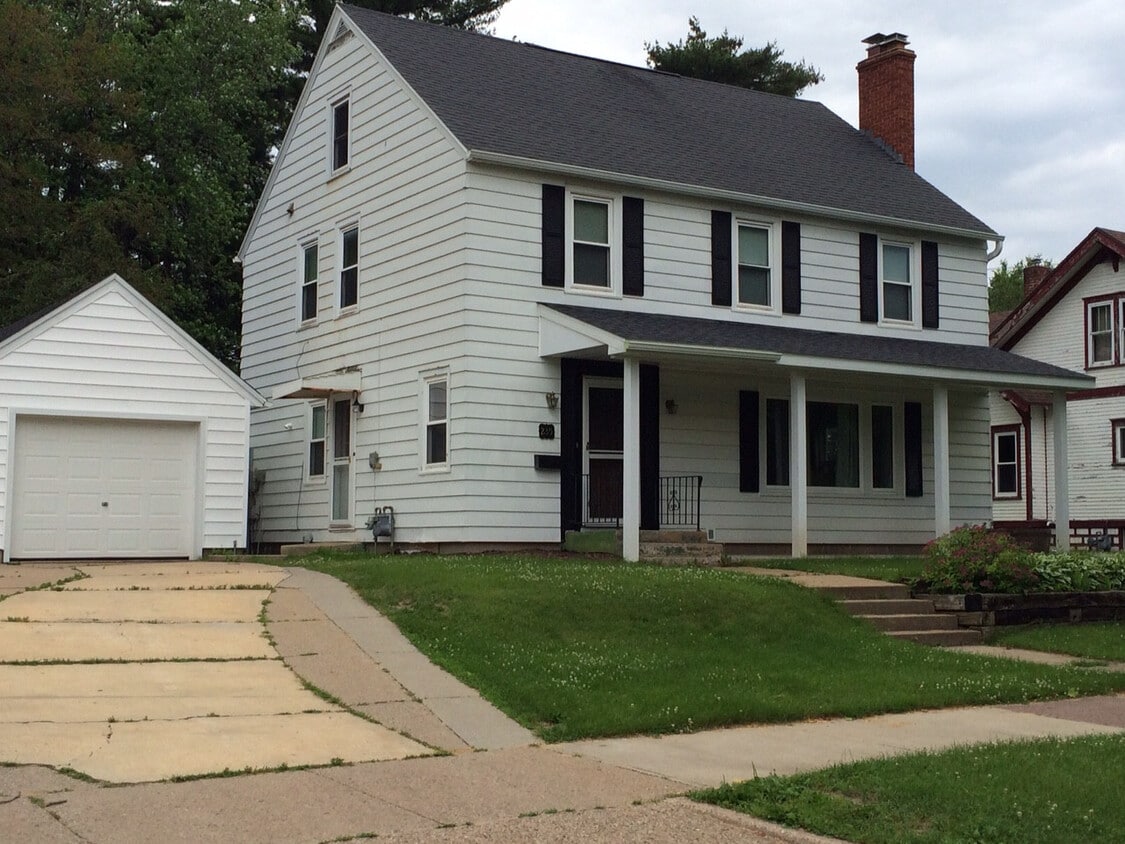 Willow Street House for Rent in Reedsburg, WI
