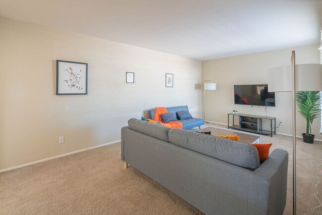 Building Photo - 1047 E Alameda Dr