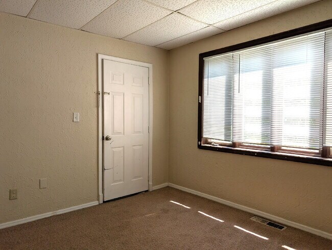 Foto del edificio - 2 Bedroom Lower Duplex In Green Bay