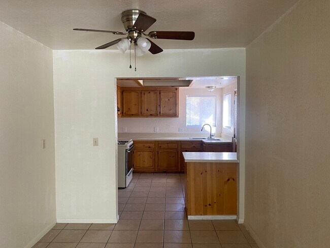Building Photo - Beautiful Pet Friendly Home