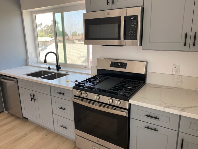 Foto del edificio - 7454 Skyline Dr