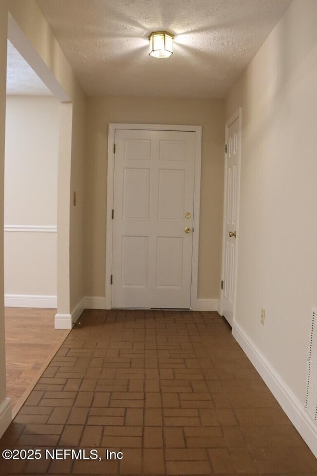 Building Photo - 4347 Clove St