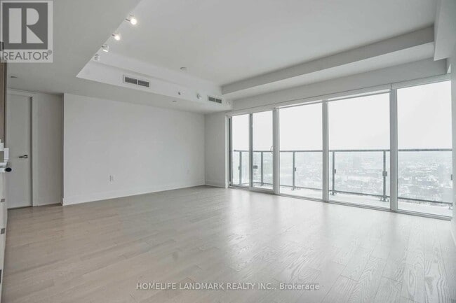 Photo du bâtiment - 955-2955 Bay St.