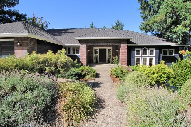 Building Photo - 4 Bedroom Lake Oswego with Stunning Views