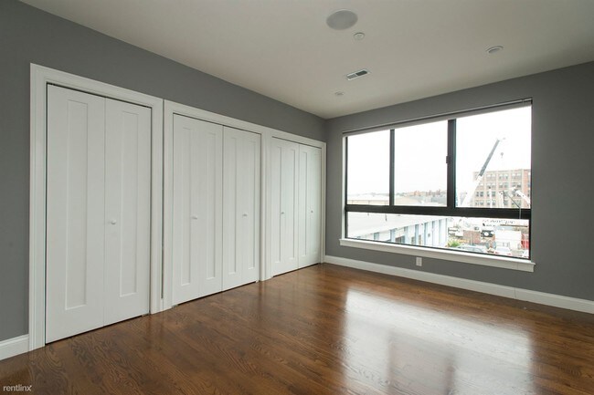 Building Photo - 339 D St