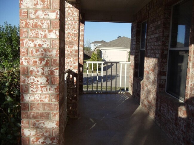 Photo - 1410 Cloyne Dr House